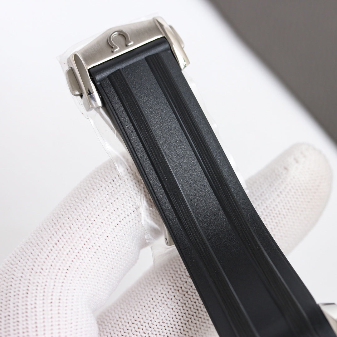 Chronograph -310.32.42.50.04.001 - White - Black Rubber- Manual winding - 42mm