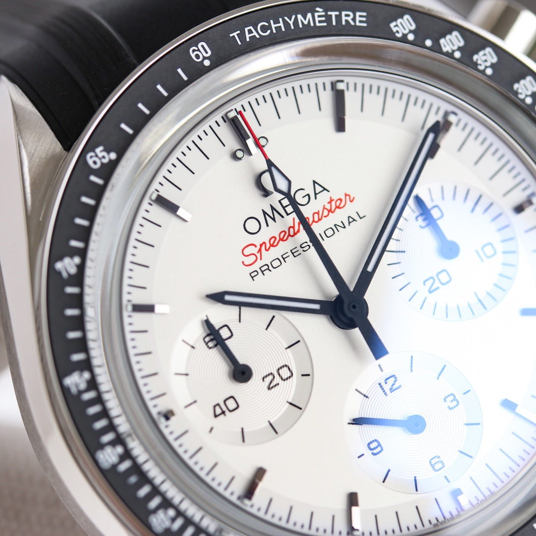 Chronograph -310.32.42.50.04.001 - White - Black Rubber- Manual winding - 42mm