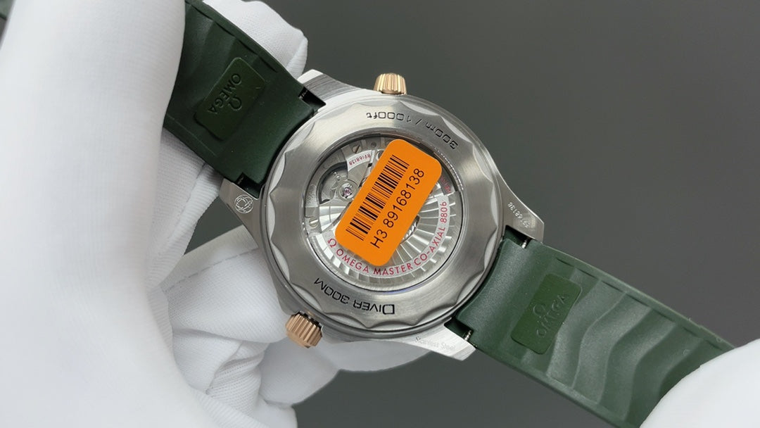 Green 904L Steel - Green Rubber - Automatic - 42mm