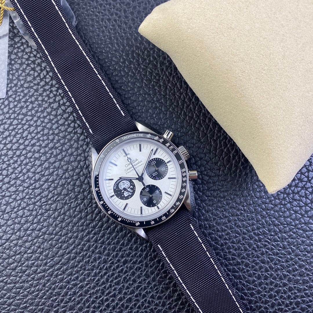 Black Ceramic - Black Rubber- Chronograph - Manual winding - 42mm