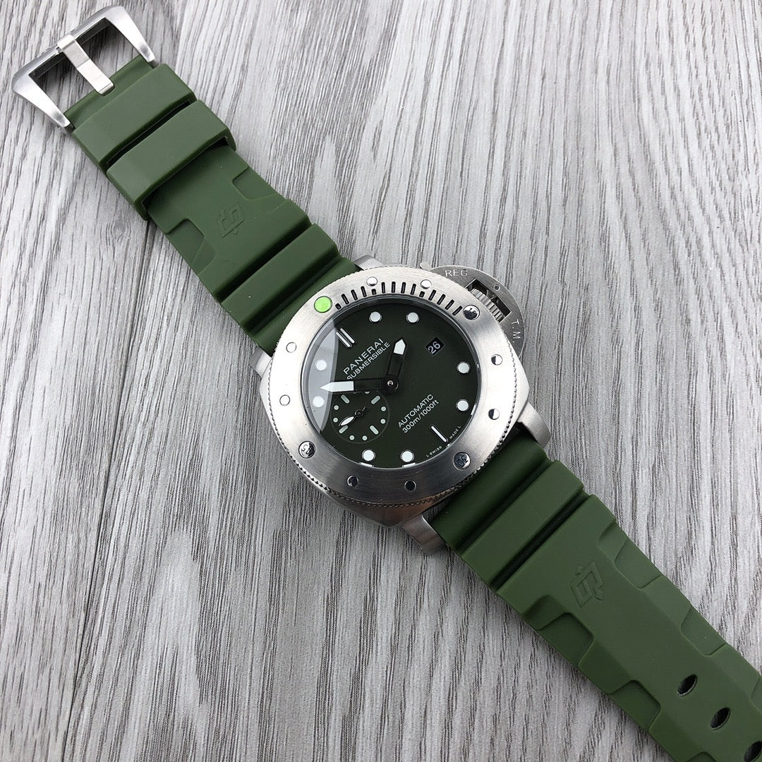 Black - Silver 904L Steel - Green Rubber -Automatic - 47mm