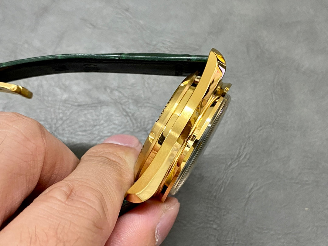 310.63.42.50.10.001 -Green Ceramic - Green Leather- Chronograph - Manual winding - 42mm