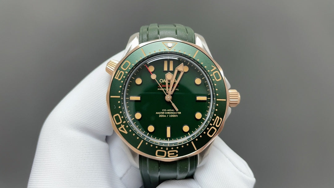 Green 904L Steel - Green Rubber - Automatic - 42mm