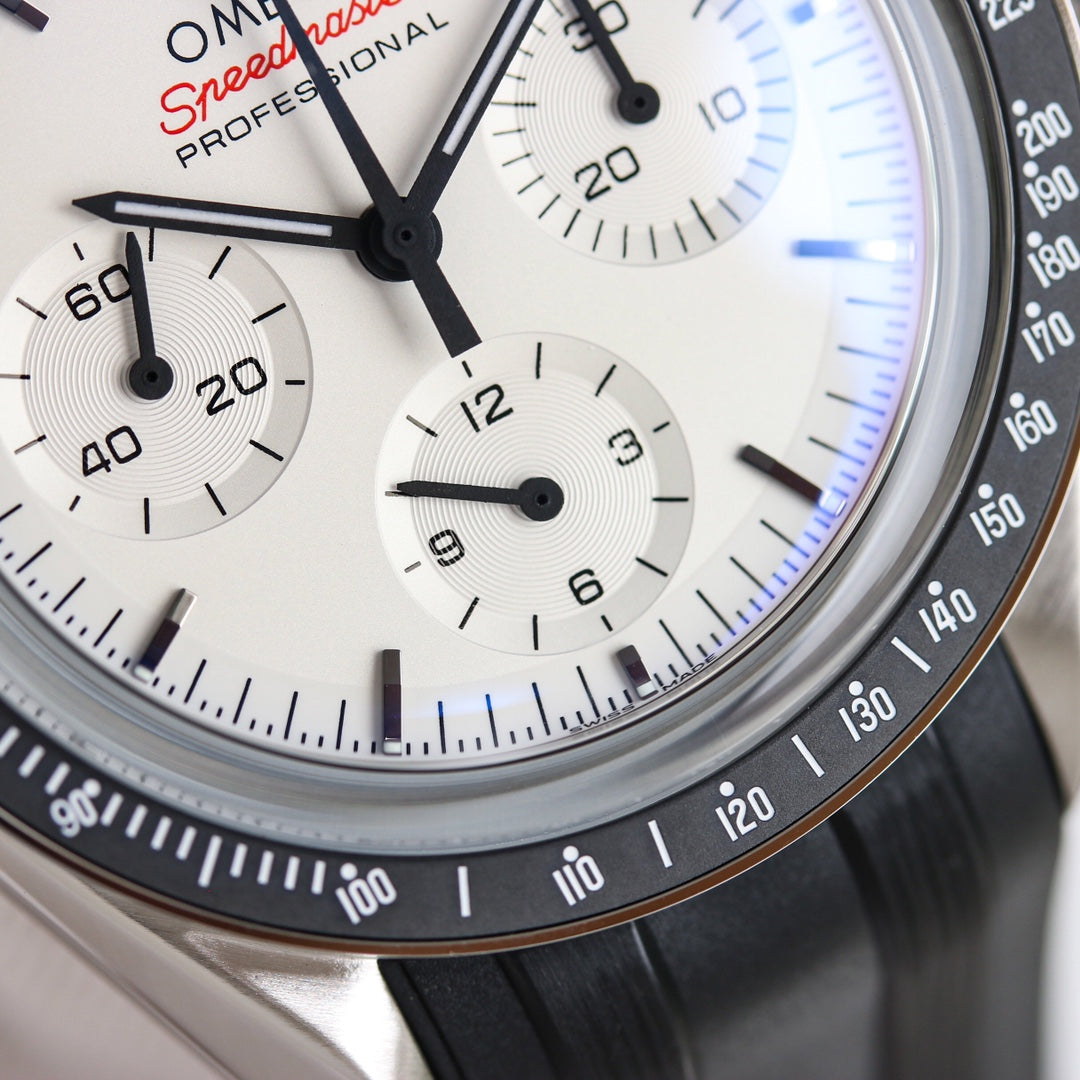 Chronograph -310.32.42.50.04.001 - White - Black Rubber- Manual winding - 42mm