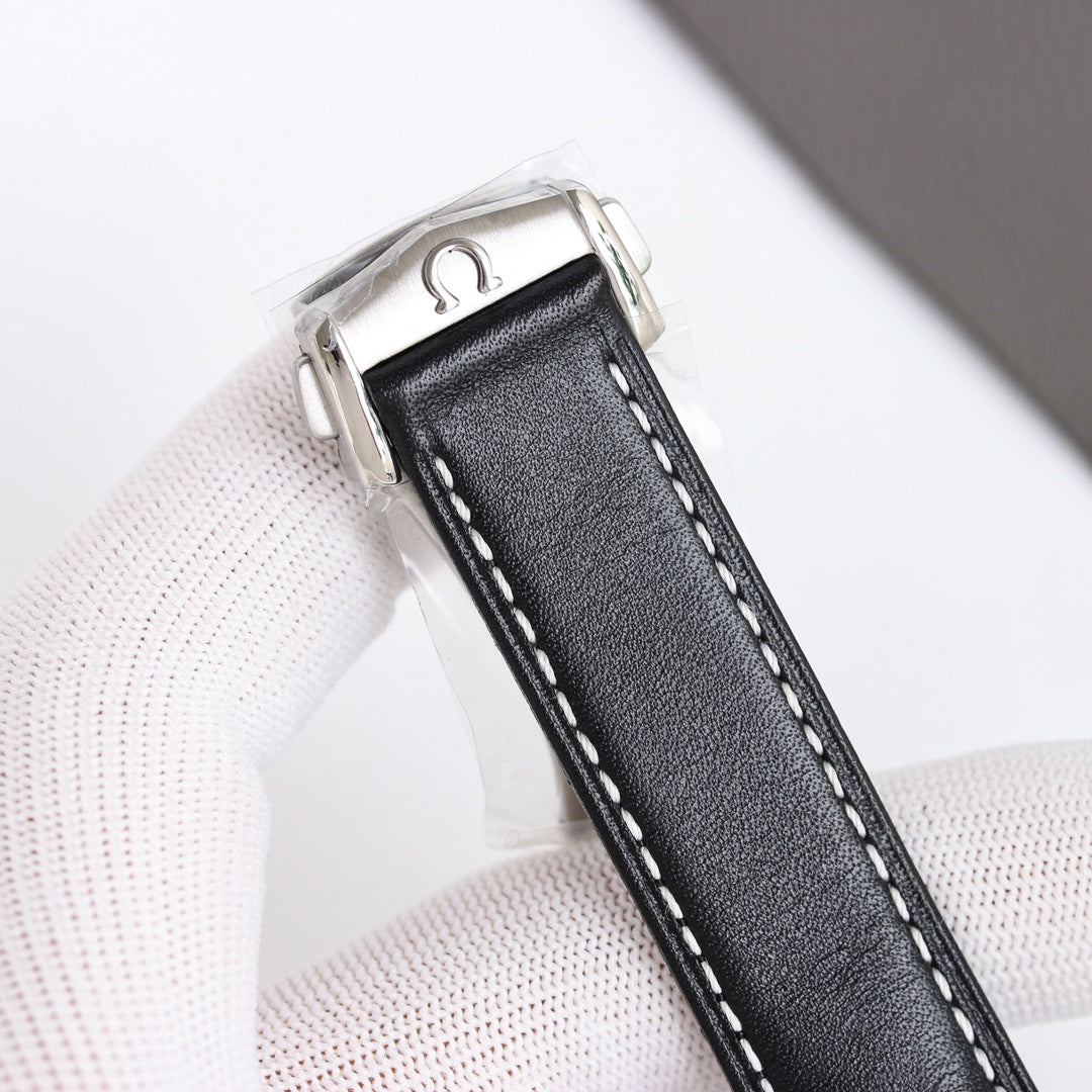 Chronograph -310.30.42.50.04.001 - White - Black Leather- Manual winding - 42mm