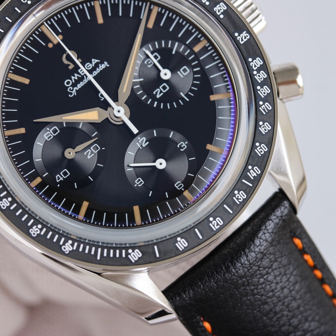 310.30.40.50.06.001 -Grey Ceramic - Black Leather- Chronograph - Manual winding - 42mm