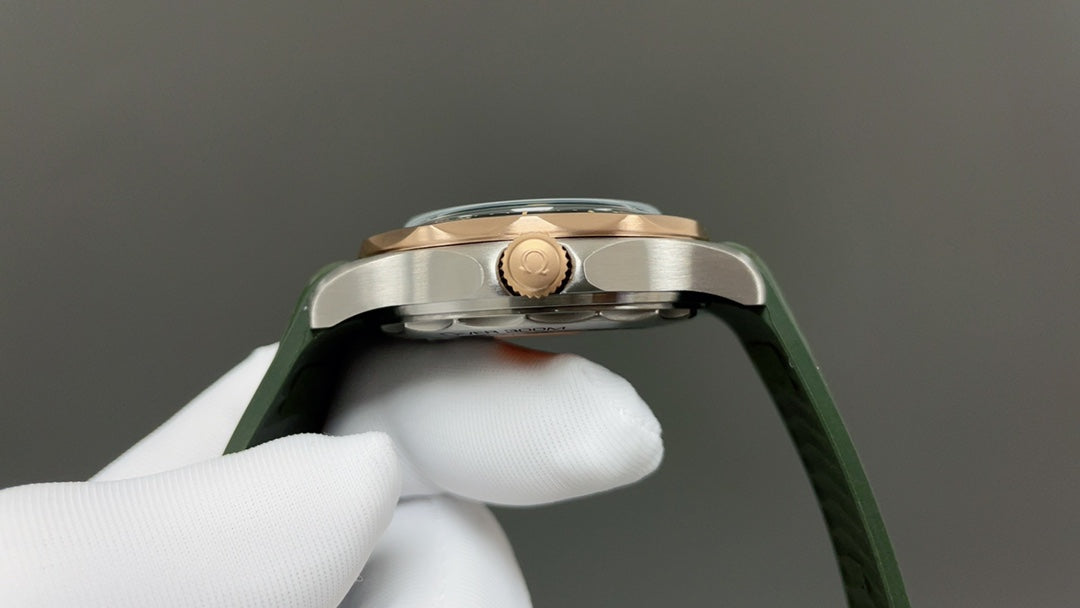 Green 904L Steel - Green Rubber - Automatic - 42mm