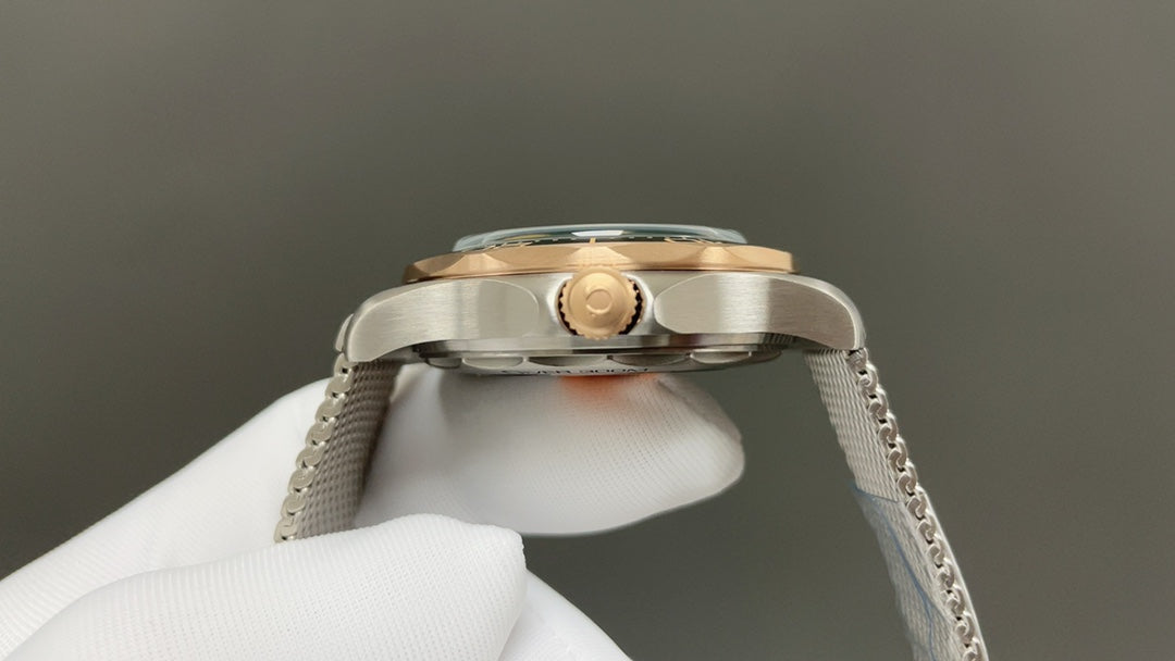 Green - Silver 904L Steel - Automatic - 42mm