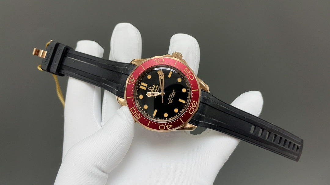 Black Red - Black Rubber - Automatic - 42mm