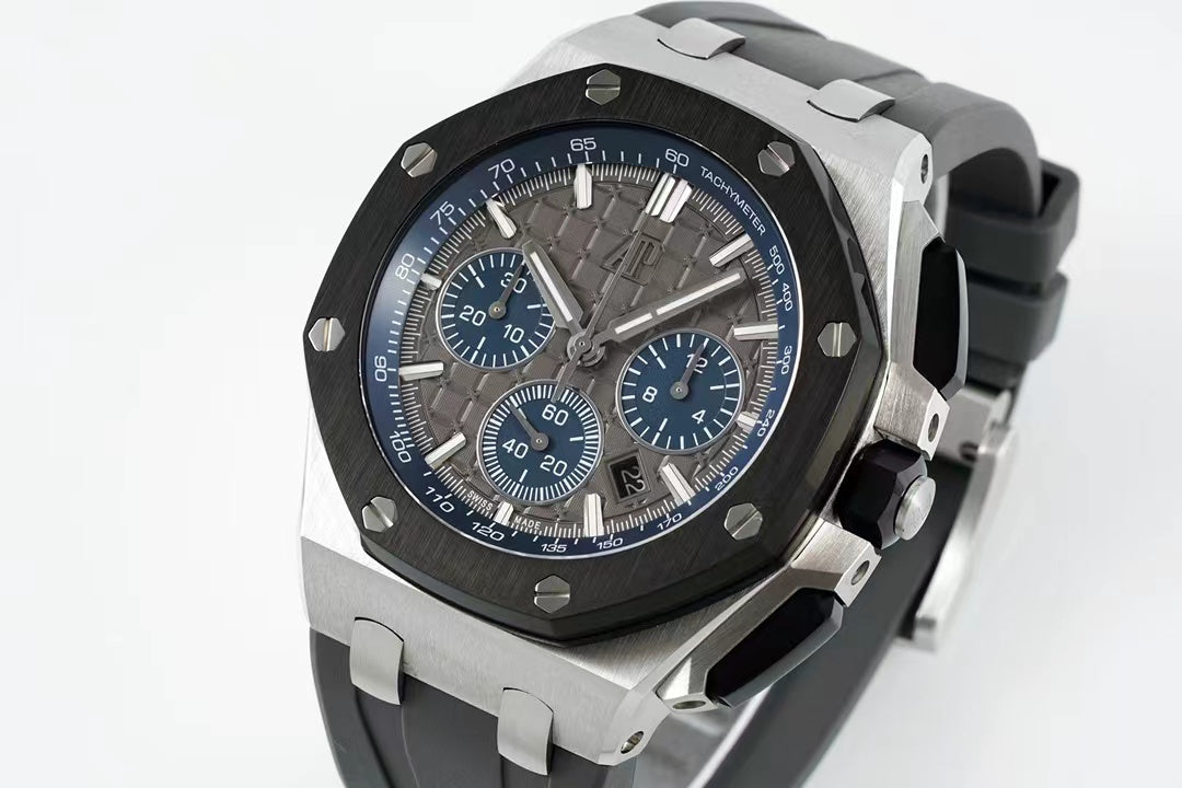 Chronograph - Ceramic Bezel - 904L Steel - Quartz- 43mm