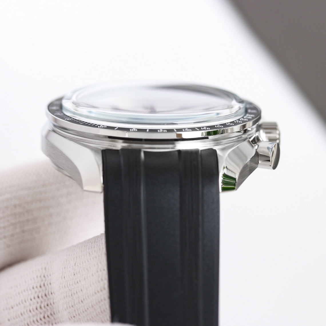 Chronograph -310.32.42.50.04.001 - White - Black Rubber- Manual winding - 42mm