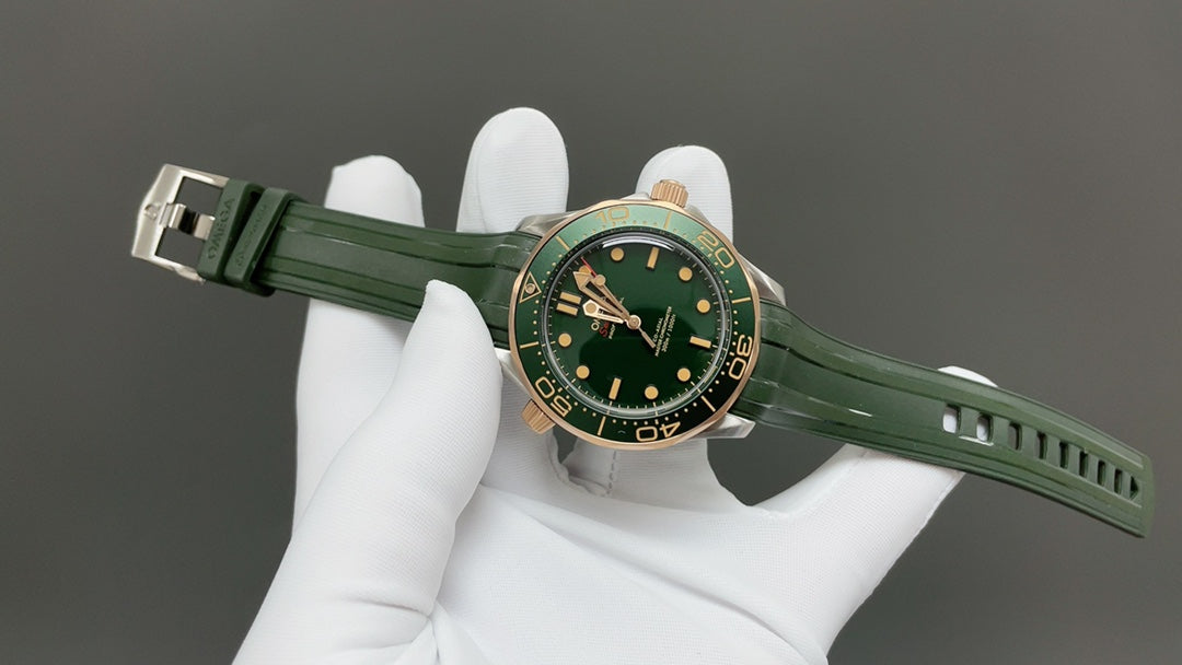 Green 904L Steel - Green Rubber - Automatic - 42mm