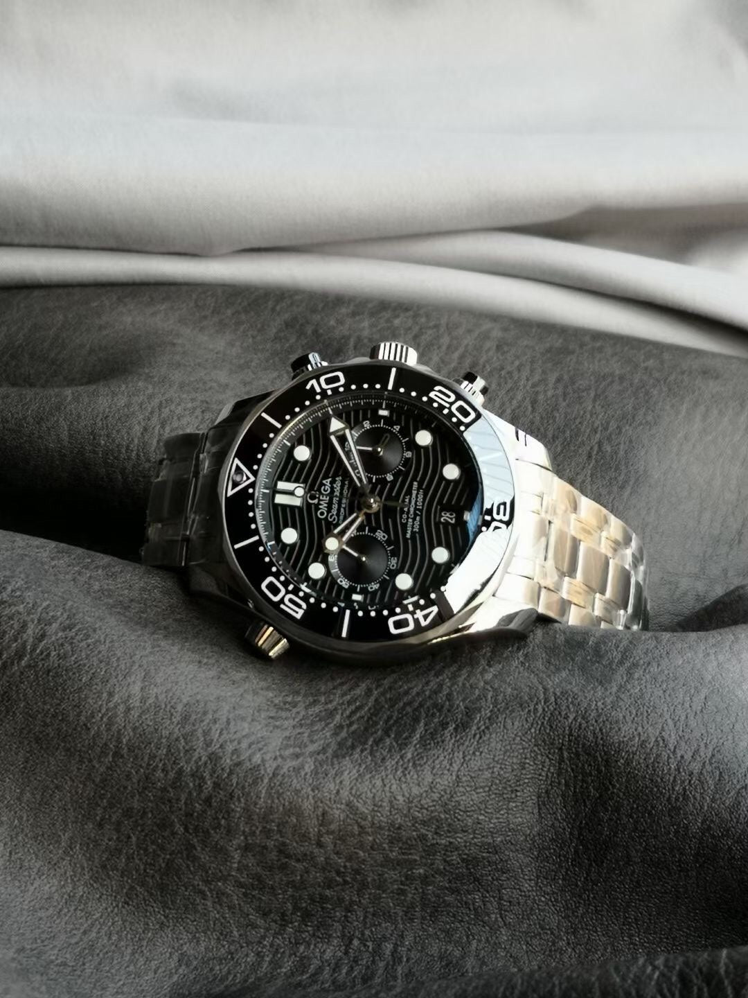 Black Steel - Grey Steel - Quartz - Automatic - 44mm